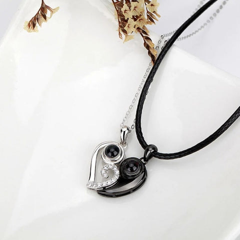 Personalisierbare Herz-Halskette mit individuellem Paarfotos und Gravur aus 925er Sterling Silber - Einzigartiges Schmuckstück für Paare in schwarz-silber Optik und das perfekte Geschenk für Verliebte